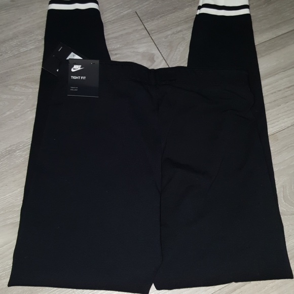 Nike - Picture 3 of 3